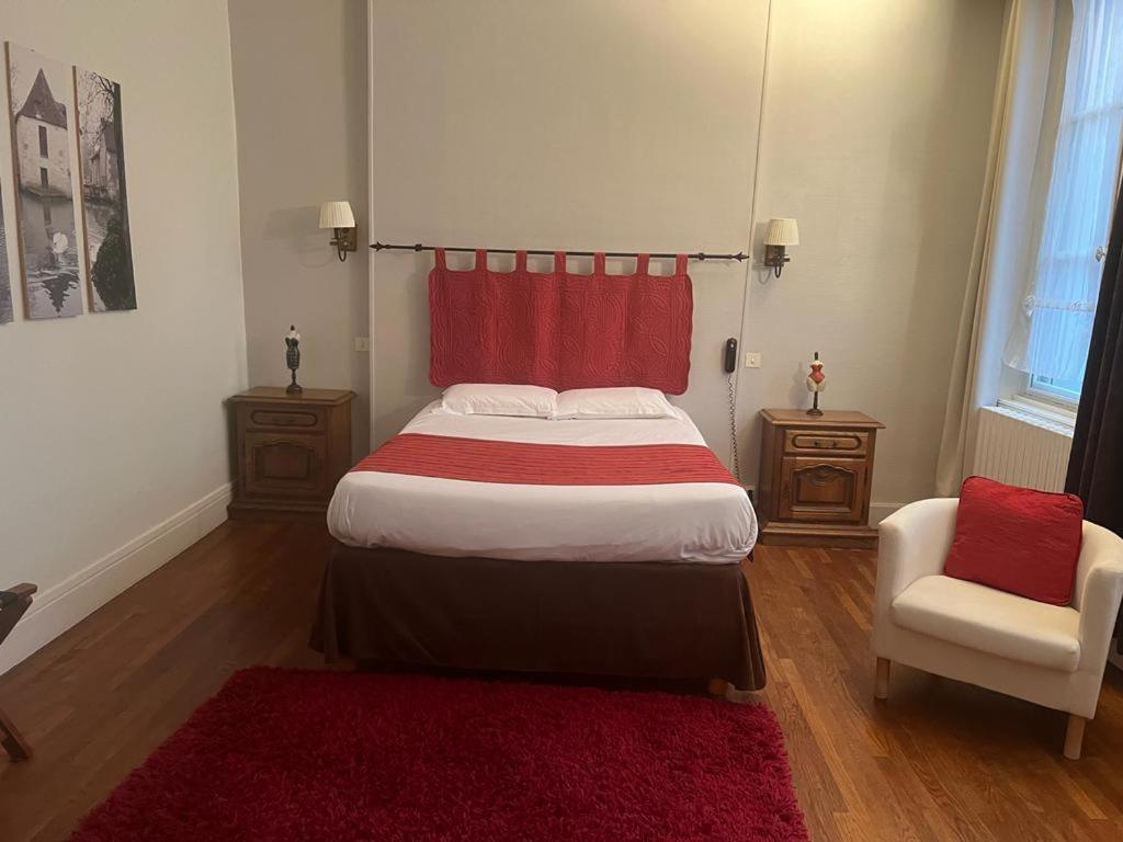 Le Grand Monarque Donzy Hotel Buitenkant foto