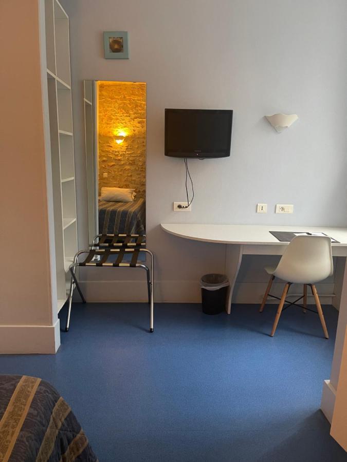 Le Grand Monarque Donzy Hotel Buitenkant foto