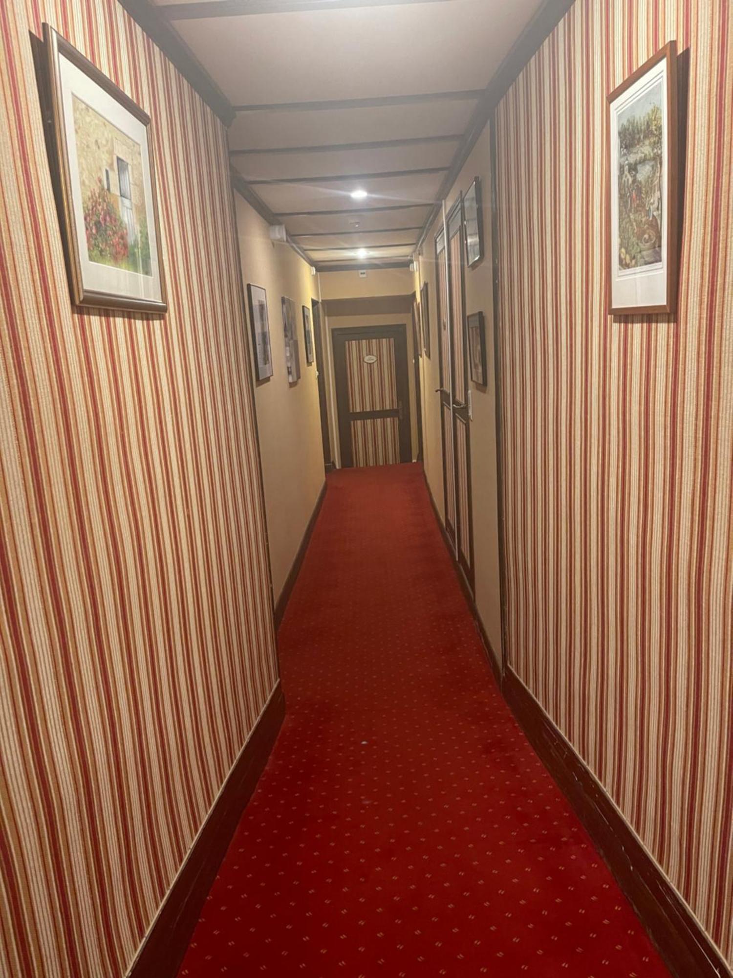 Le Grand Monarque Donzy Hotel Buitenkant foto