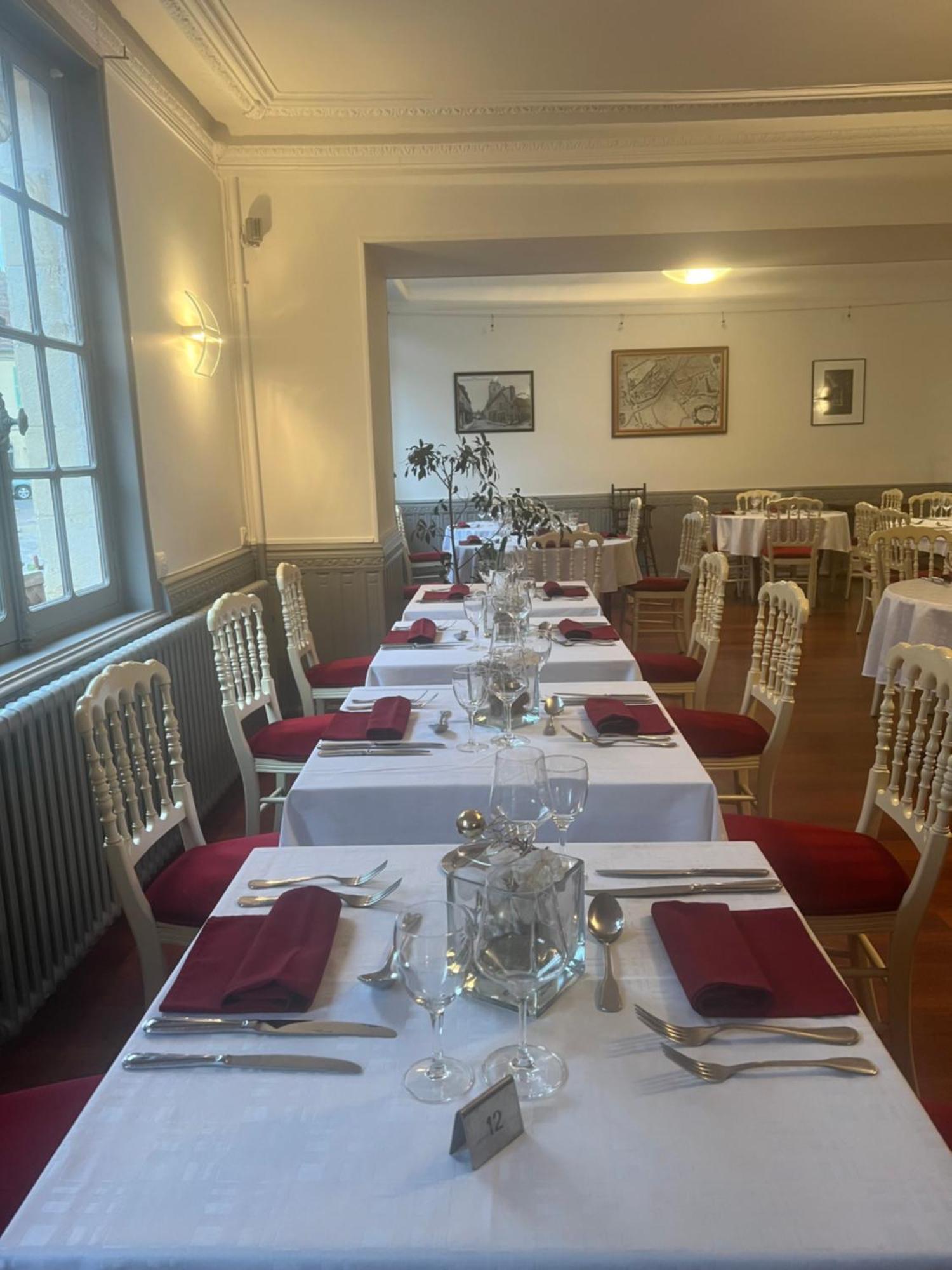 Le Grand Monarque Donzy Hotel Buitenkant foto